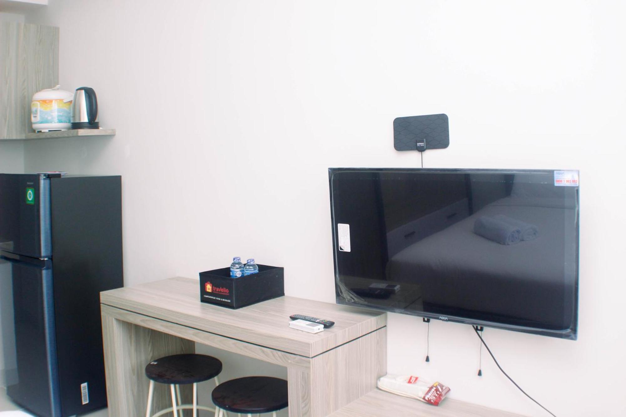 Homey And Minimalist At Vasanta Innopark By Travelio Apartemen Bekasi