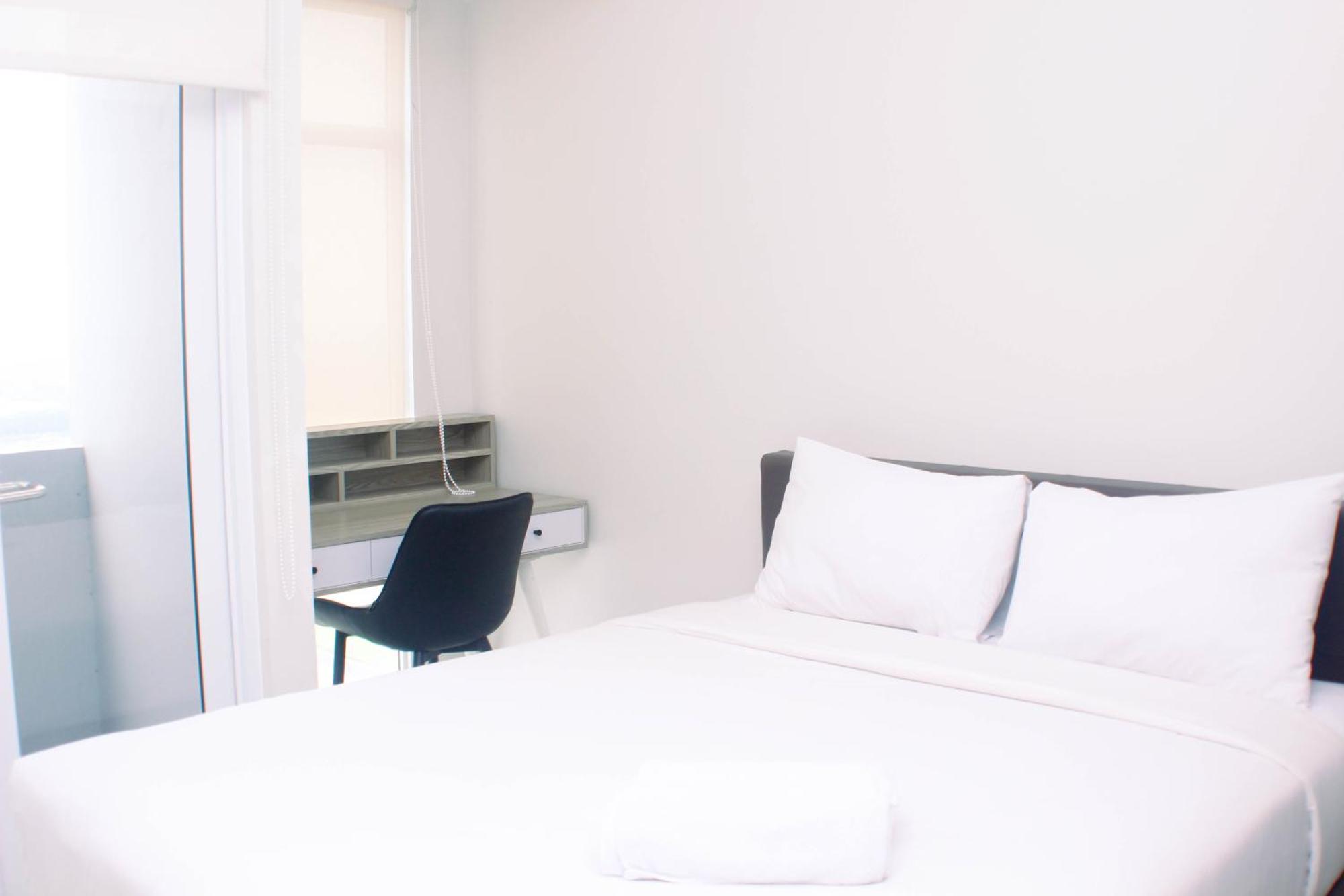 Homey And Minimalist At Vasanta Innopark By Travelio Apartemen
